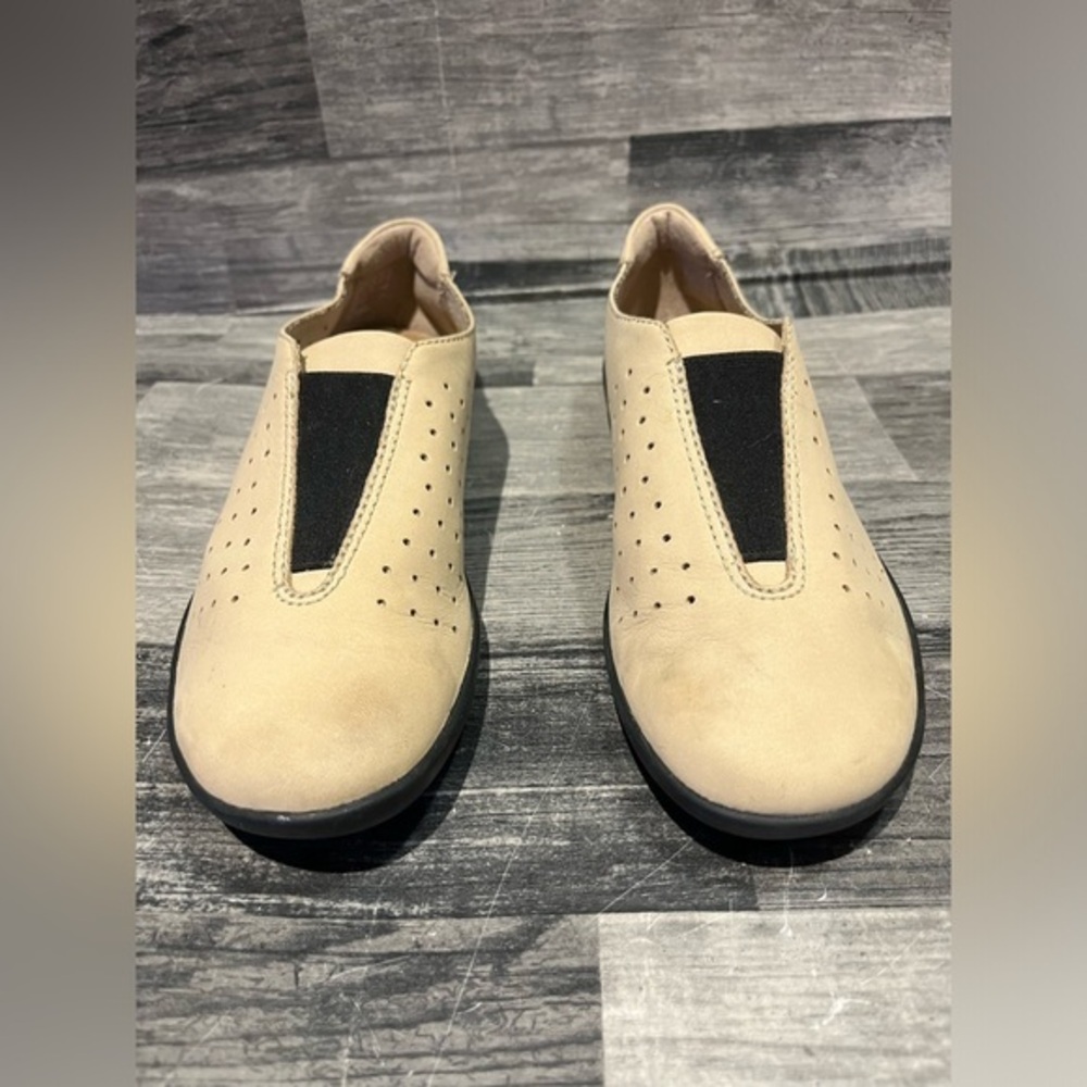 CLARKS Women's Medora Gemma Slip-on Loafer, Size 7